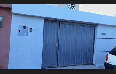 Imagem: A casa possui 4 Dormitórios, 2 Suítes, 3 Banheiros, 2 Vagas