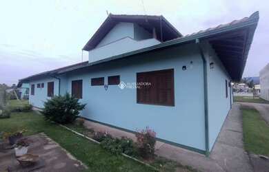 Imagem: A casa possui 6 Dormitórios, 6 Suítes, 3 Banheiros, 3 Vagas