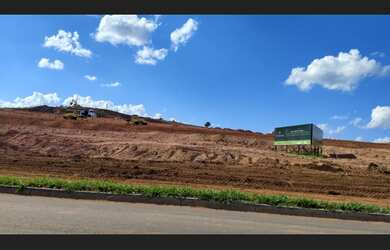 Imagem: O terreno possui 260-0m² de Área e está localizado em Senador