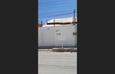 Imagem: A casa possui 2 Dormitórios, 1 Suíte, 2 Banheiros, Acomodam