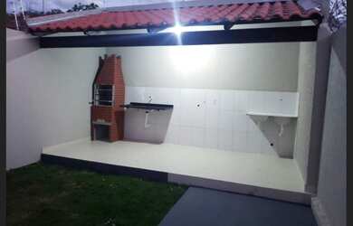 Imagem: A casa possui 2 Dormitórios, 1 Suíte, 2 Banheiros, 1 Vaga