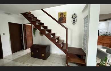 Imagem: A casa possui 5 Dormitórios, 3 Suítes, 2 Banheiros, 2 Vagas