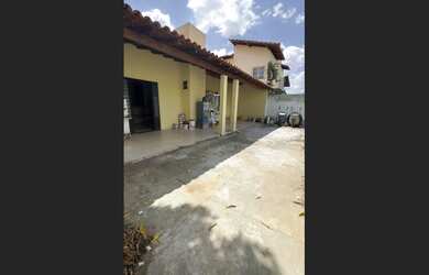 Imagem: A casa possui 3 Dormitórios, 2 Suítes, 1 Banheiro, 4 Vagas