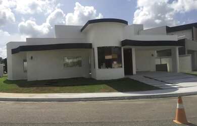 Imagem: A casa em condomínio possui 3 Dormitórios, 3 Suítes, 5 Banheiros