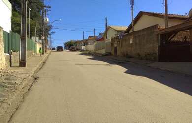 Imagem: A casa possui 2 Dormitórios, 1 Banheiro, 1 Vaga na garagem
