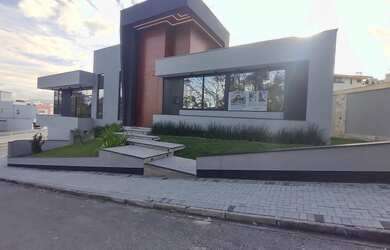 Imagem: A casa possui 3 Dormitórios, 2 Suítes, 3 Banheiros, 4 Vagas