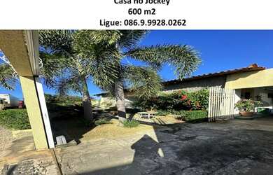 Imagem: A casa possui 4 Dormitórios, 3 Suítes, 1 Banheiro, 3 Vagas