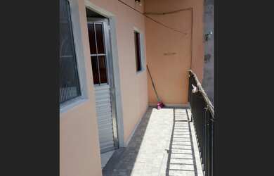 Imagem: A casa possui 3 Dormitórios, 2 Banheiros, 1 Vaga na garagem