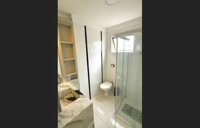 Imagem: O apartamento possui 3 Dormitórios, 1 Suíte, 2 Banheiros