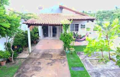 Imagem: A casa possui 3 Dormitórios, 2 Banheiros, 10 Vagas na garagem