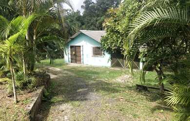 Imagem: A casa possui 2 Dormitórios, 1 Banheiro, 2.500m² de Área