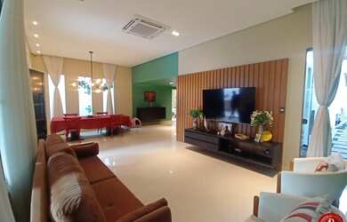 Imagem: A casa em condomínio possui 3 Dormitórios, 3 Suítes, 4 Banheiros