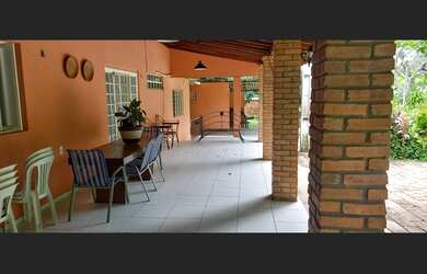 Imagem: A fazenda possui 2 Dormitórios, 1 Suíte, 1 Banheiro, 20 Vagas