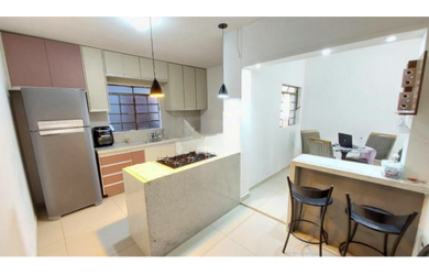 Imagem: A casa possui 3 Dormitórios, 1 Suíte, 1 Banheiro e 2 Vagas