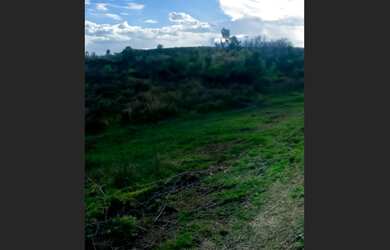 Imagem: O terreno possui 19.000m² de Área e está localizado em Caldeirão