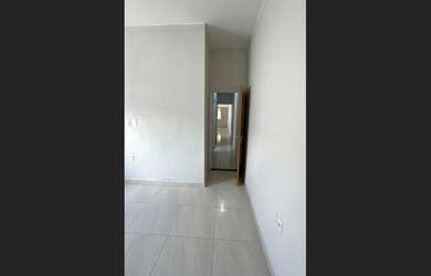 Imagem: A casa possui 2 Dormitórios, 1 Banheiro, 1 Vaga na garagem