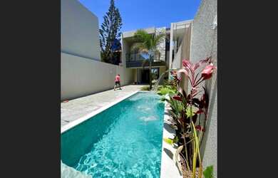 Imagem: A casa possui 4 Dormitórios, 4 Suítes, 4 Banheiros, Acomodam