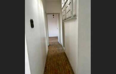 Imagem: A casa possui 4 Dormitórios, 3 Banheiros, 1 Vaga na garagem