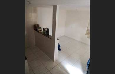 Imagem: A casa possui 2 Dormitórios, 1 Banheiro, Acomodam 3 pessoas