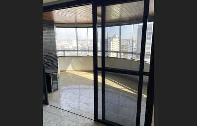 Imagem: O apartamento à venda possui 3 Suítes e 4 Vagas na garagem