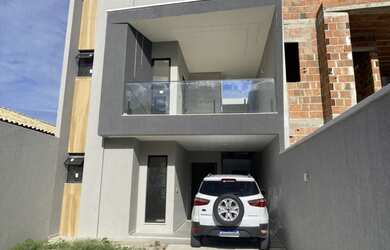 Imagem: A casa possui 4 Dormitórios, 4 Suítes, 4 Banheiros, Acomodam