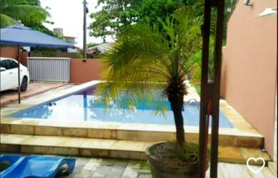 Imagem: A casa possui 3 Dormitórios, 1 Suíte, 2 Banheiros, Acomodam