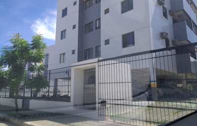 Imagem: O apartamento possui 2 Dormitórios, 1 Suíte, 1 Banheiro, Acomodam