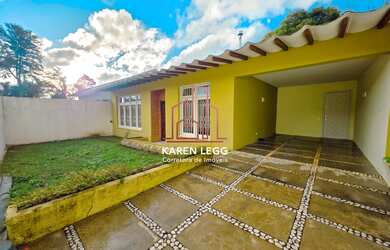 Imagem: A casa possui 3 Dormitórios, 1 Suíte, 2 Banheiros, 2 Vagas