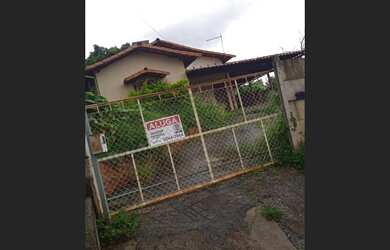 Imagem: A casa possui 3 Dormitórios, 1 Banheiro, Acomodam 6 pessoas