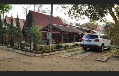 Imagem: A pousada chalé possui 2 Dormitórios, 2 Banheiros, Acomodam