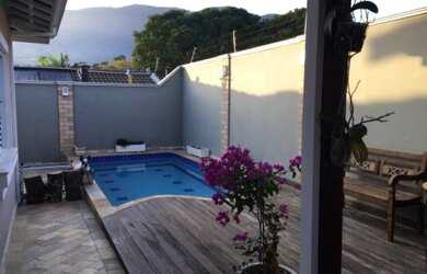 Imagem: A casa em condomínio está localizado em Atibaia, SP à venda