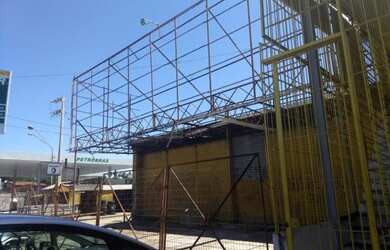 Imagem: O depósito possui 2 Banheiros, 5 Vagas na garagem, 280m² de