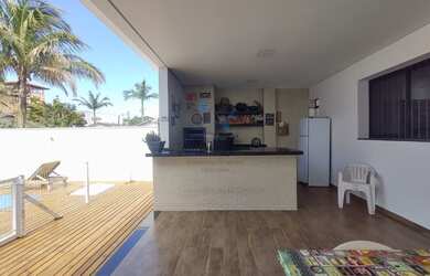 Imagem: A casa possui 4 Dormitórios, 2 Suítes, 4 Banheiros, 3 Vagas