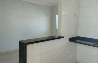 Imagem: A casa possui 3 Dormitórios, 2 Suítes, 2 Banheiros, 3 Vagas