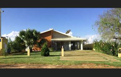 Imagem: A casa em condomínio possui 3 Dormitórios, 1 Suíte, 3 Banheiros