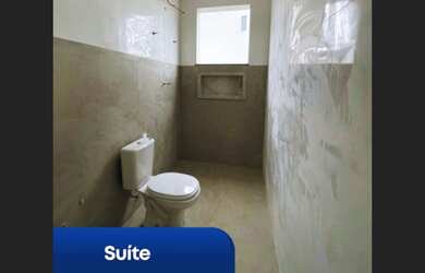 Imagem: A casa possui 3 Dormitórios, 1 Suíte, 2 Banheiros, 4 Vagas