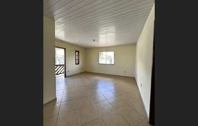 Imagem: A casa possui 3 Dormitórios, 1 Suíte, 2 Banheiros, 2 Vagas