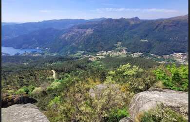 Imagem 2: Vende se vilarejo em Portugal