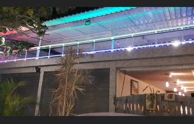 Imagem: A loja possui 7 Banheiros, Acomodam 200 pessoas, 440m² de Área