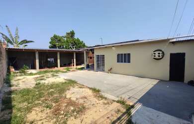 Imagem: A casa possui 2 Dormitórios, 1 Banheiro, Acomodam 30 pessoas