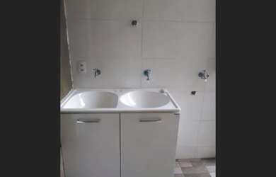 Imagem: A casa possui 2 Dormitórios, 1 Banheiro, 1 Vaga na garagem