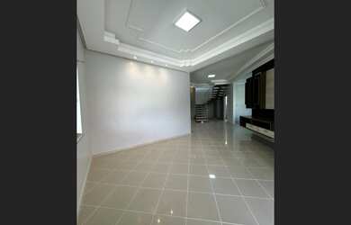 Imagem: A casa possui 3 Dormitórios, 2 Suítes, 3 Banheiros, Acomodam