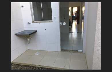 Imagem: A casa em condomínio possui 3 Dormitórios, 1 Suíte, 2 Banheiros