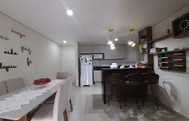 Imagem: O apartamento possui 2 Dormitórios, 1 Suíte, 1 Banheiro, 1