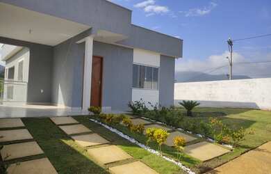 Imagem: A casa possui 2 Dormitórios, 1 Suíte, 2 Banheiros, 1 Vaga