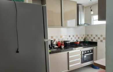 Imagem: A casa possui 3 Dormitórios, 2 Suítes, 1 Banheiro, 2 Vagas