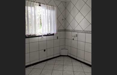 Imagem: O apartamento possui 1 Dormitório, 1 Banheiro, 1 Vaga na garagem