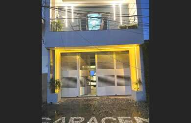 Imagem: O apartamento possui 2 Dormitórios, 1 Suíte, 1 Banheiro, Acomodam