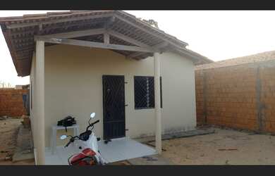 Imagem: A casa possui 2 Dormitórios, 1 Banheiro, Acomodam 5 pessoas