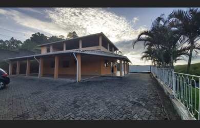 Imagem: A casa possui 5 Dormitórios, 5 Banheiros, Acomodam 30 pessoas